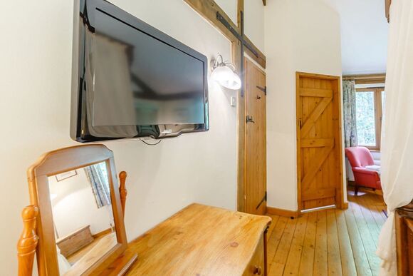 Gardeners Lodge (Pet Friendly) - Griffon Forest, Flaxton, York