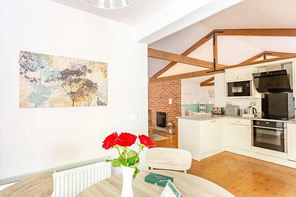 Hunters Lodge - Griffon Forest, Flaxton, York