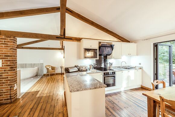 Poachers Lodge - Griffon Forest, Flaxton, York