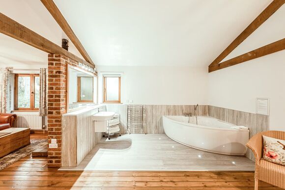 Poachers Lodge - Griffon Forest, Flaxton, York