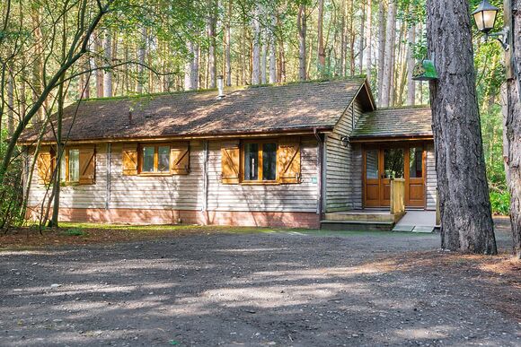 Keepers Lodge (Pet Friendly) - Griffon Forest, Flaxton, York