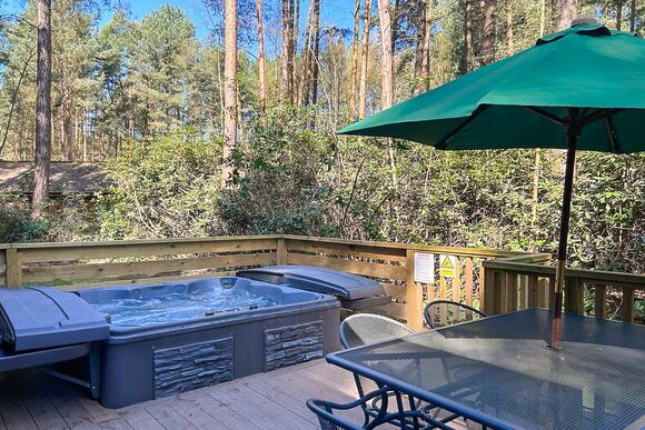 Woodmans Lodge (Pet Friendly) - Griffon Forest, Flaxton, York