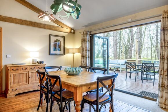 The Foragers Lodge (Pet Friendly) - Griffon Forest, Flaxton, York