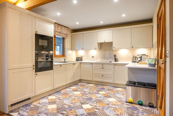 The Foragers Lodge - Griffon Forest, Flaxton, York