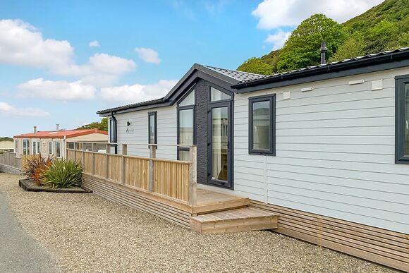 Laburnum Lodge - Gwalia Falls, Tresaith Beach, Cardigan, Ceredigion