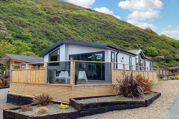 Laburnum Lodge - Gwalia Falls, Tresaith Beach, Cardigan, Ceredigion