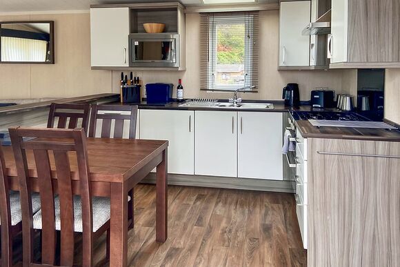 Heron Lodge - Gwalia Falls, Tresaith Beach, Cardigan, Ceredigion