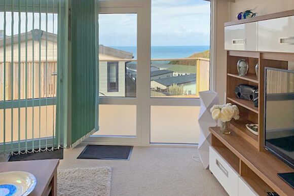 Milano Lodge - Gwalia Falls, Tresaith Beach, Cardigan, Ceredigion