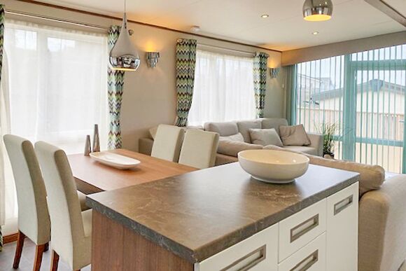 Milano Lodge - Gwalia Falls, Tresaith Beach, Cardigan, Ceredigion