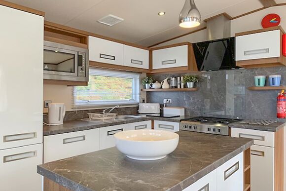 Milano Lodge - Gwalia Falls, Tresaith Beach, Cardigan, Ceredigion