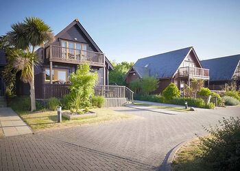 6 Person Scandinavian Kinder Hot Tub Lodge (Pet) - Gwel an Mor, Feadon Lane, Portreath