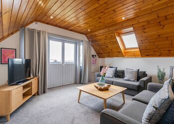 6 Person Scandinavian Kinder Hot Tub Lodge (Pet) - Gwel an Mor, Feadon Lane, Portreath