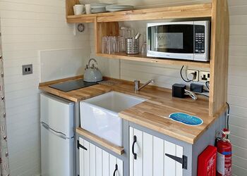 Rustic Pod VIP PF - Hall More, Hale