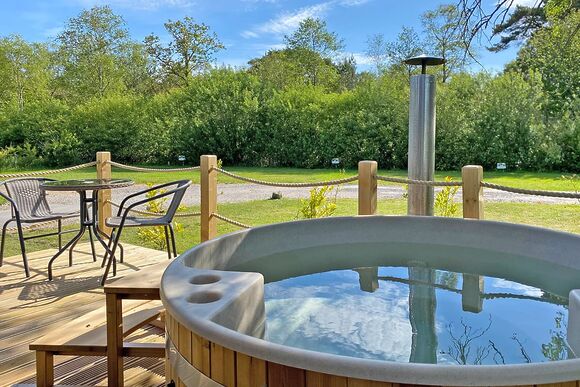 Rustic Pod VIP PF - Hall More, Hale