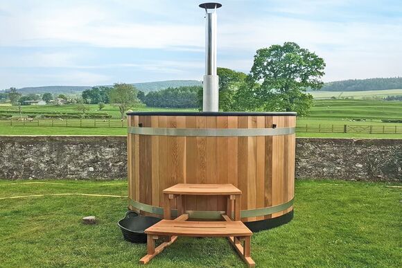 Rustic Pod VIP PF - Hall More, Hale