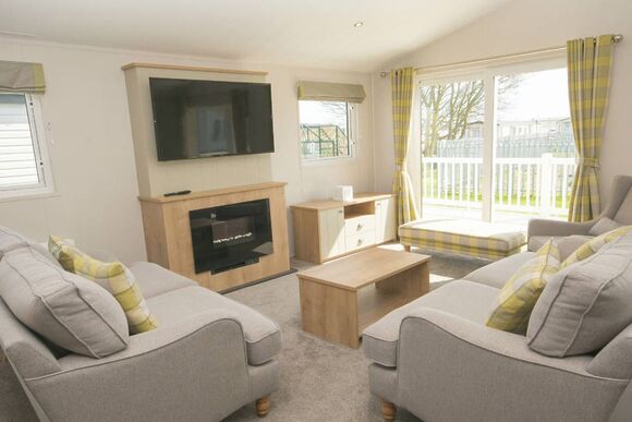 Platinum Lodge 2 Sleeps 4 - Hart&rsquo;s, Leysdown, Isle of Sheppey