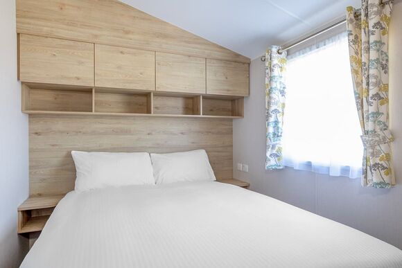 Gold  3 Caravan with Decking (Pet) - Hart&rsquo;s, Leysdown, Isle of Sheppey