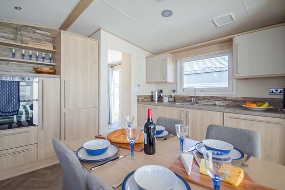 Platinum 2 Caravan with Decking - Hart&rsquo;s, Leysdown, Isle of Sheppey