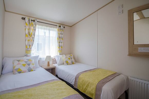 Platinum 3 Pet Friendly Caravan with Decking - Hart&rsquo;s, Leysdown, Isle of Sheppey