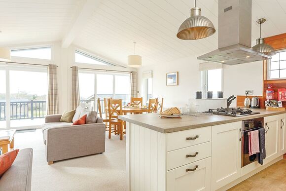 Hardy Lodge - Hawkchurch Resort and Spa, Axminster