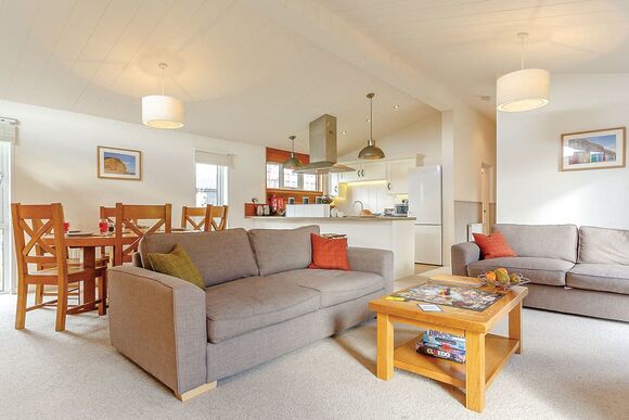 Hardy Lodge - Hawkchurch Resort and Spa, Axminster