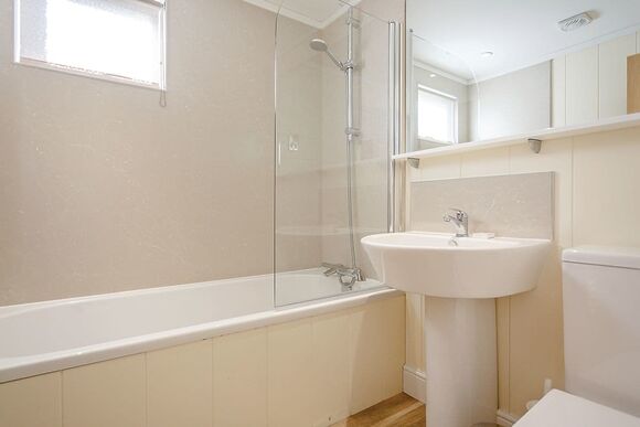 Austen Lodge - Hawkchurch Resort and Spa, Axminster