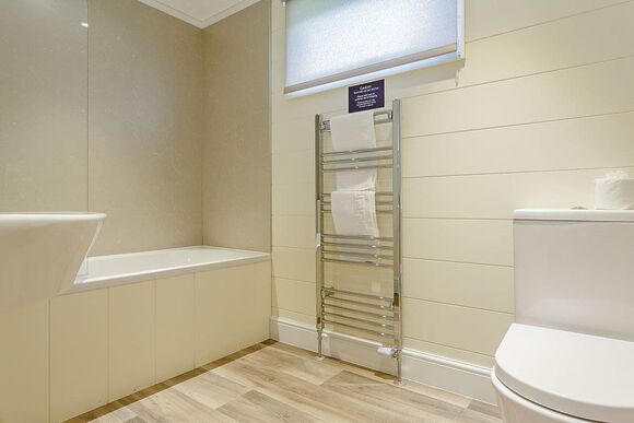 Marple Premier - Hawkchurch Resort and Spa, Axminster