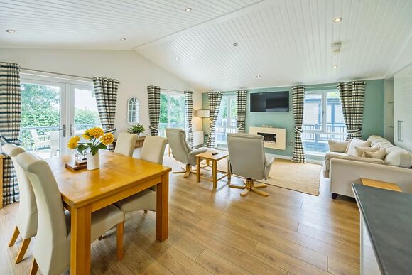 Warner Lodge - Hawkchurch Resort and Spa, Axminster