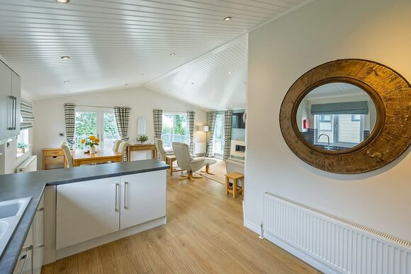 Warner Lodge - Hawkchurch Resort and Spa, Axminster