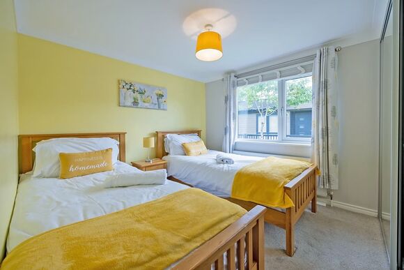 Warner Lodge - Hawkchurch Resort and Spa, Axminster