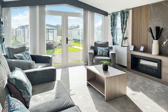 Platinum 3 Bed Caravan - Heathland Beach Holiday Park, Kessingland, Nr Lowestoft