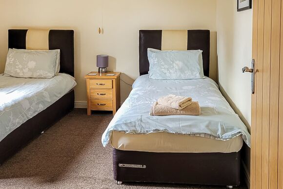 Primrose Lodge - Heartsease Lodges, Llanddewi, Nr. Llandrindod Wells