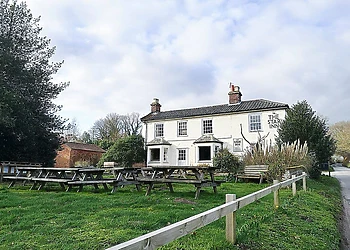 Pub 5 minute walk from the park 