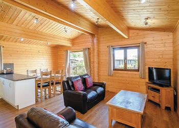 Waveney Lodge - Heathside Lodges, Wenhaston, Halesworth