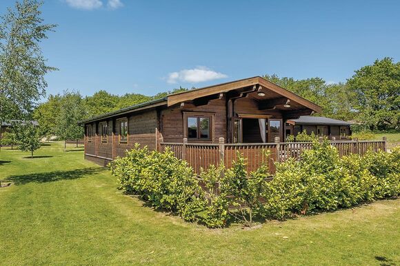 Waveney Lodge - Heathside Lodges, Wenhaston, Halesworth