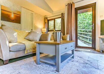 Kingfisher Lakeside Lodge - Herons Lake Retreat, Caerwys, Flintshire