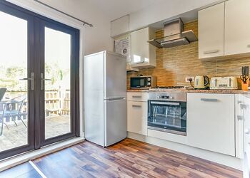 Kingfisher Lakeside Lodge - Herons Lake Retreat, Caerwys, Flintshire