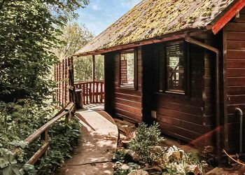 Eagle Lodge - Herons Lake Retreat, Caerwys, Flintshire