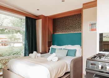 Skylark Pod - Herons Lake Retreat, Caerwys, Flintshire