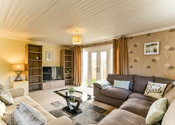 Moorhen Cottage - Herons Lake Retreat, Caerwys, Flintshire