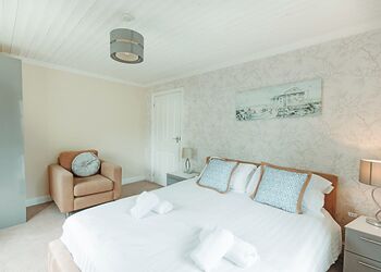 Moorhen Cottage - Herons Lake Retreat, Caerwys, Flintshire