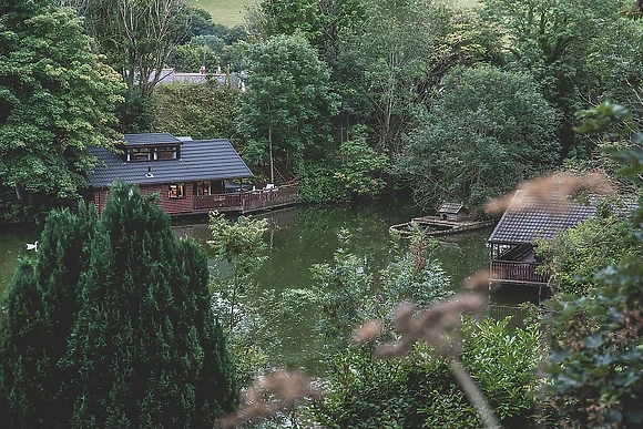 Woodpecker Lakeside Lodge - Herons Lake Retreat, Caerwys, Flintshire