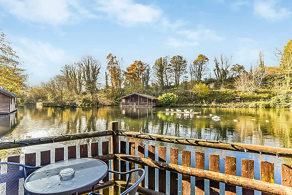 Kingfisher Lakeside Lodge - Herons Lake Retreat, Caerwys, Flintshire