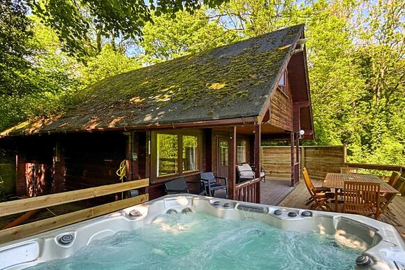 Eagle Lodge - Herons Lake Retreat, Caerwys, Flintshire