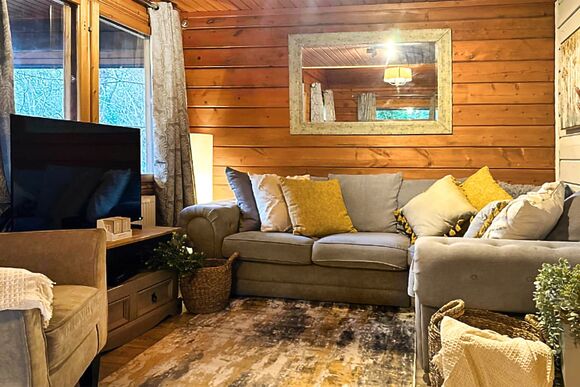 Eagle Lodge - Herons Lake Retreat, Caerwys, Flintshire