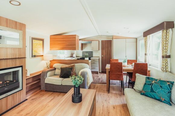 Wren Lodge - Herons Lake Retreat, Caerwys, Flintshire