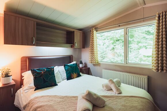 Wren Lodge - Herons Lake Retreat, Caerwys, Flintshire