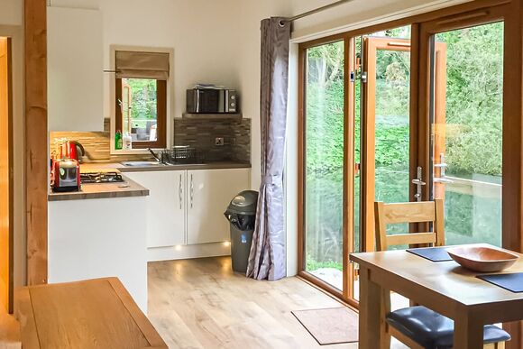 Quail Lodge - Herons Lake Retreat, Caerwys, Flintshire