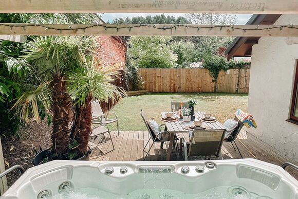 Moorhen Cottage - Herons Lake Retreat, Caerwys, Flintshire