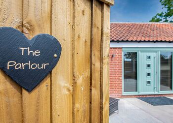 The Parlour - Helsey Farm Cottages, Helsey